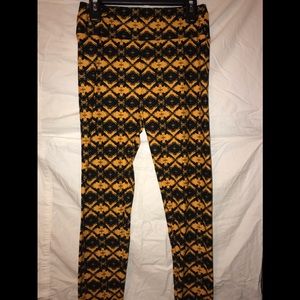 LuLaRoe Black and Yellow Pattern leggings